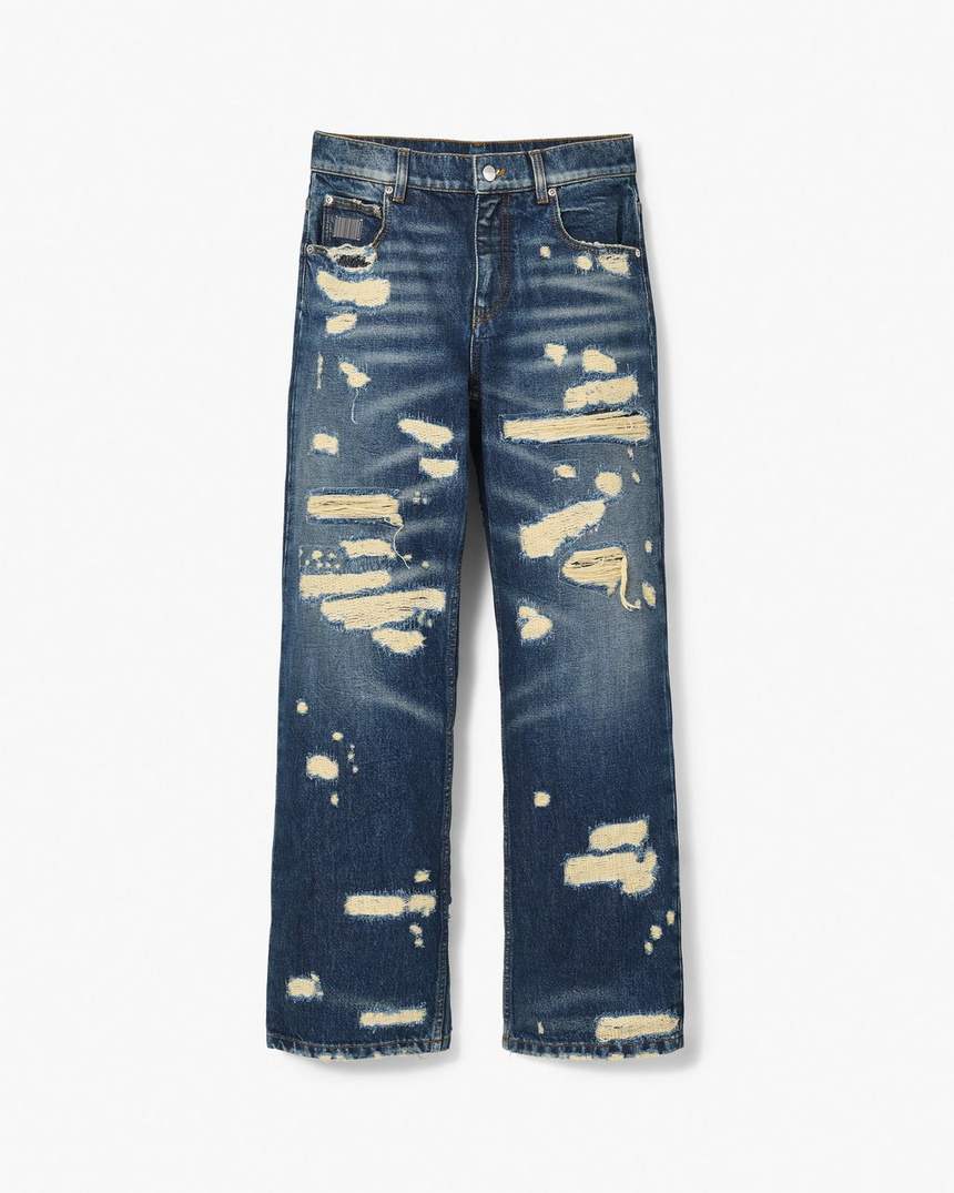 calça jeans reta com rasgos e remendos