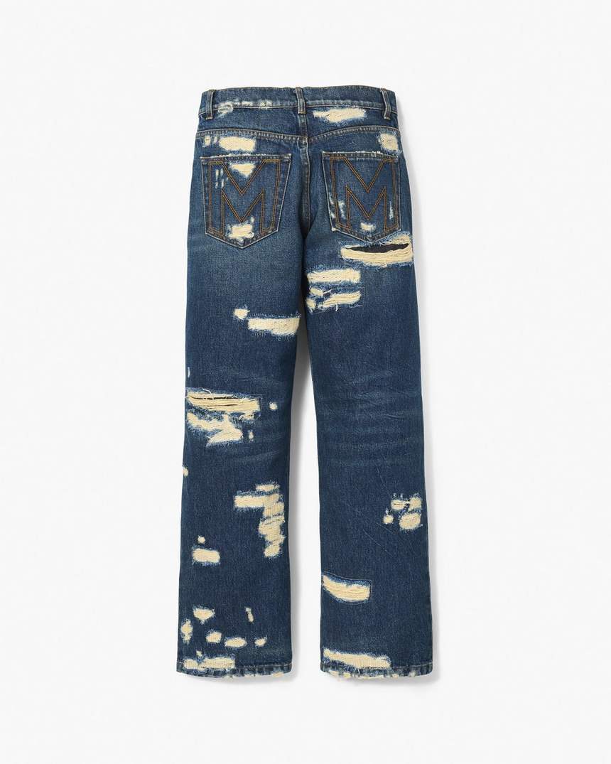 calça jeans reta com rasgos e remendos