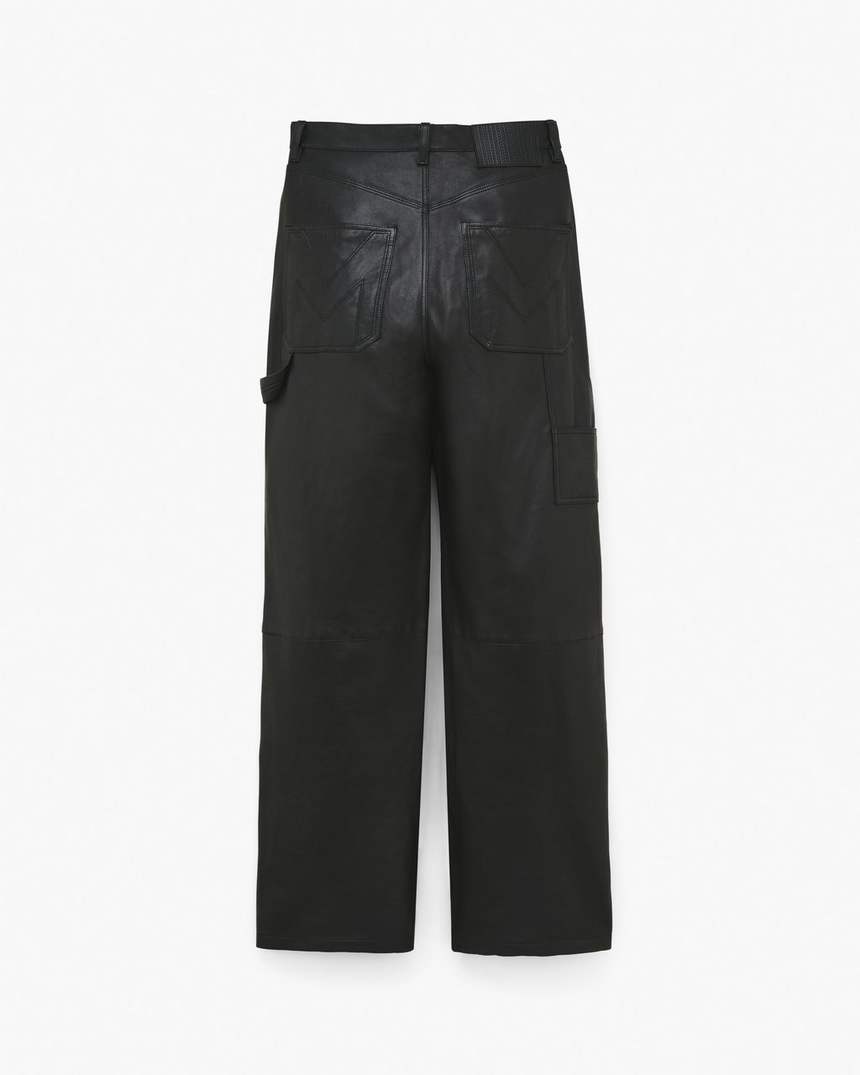 calça de couro oversized