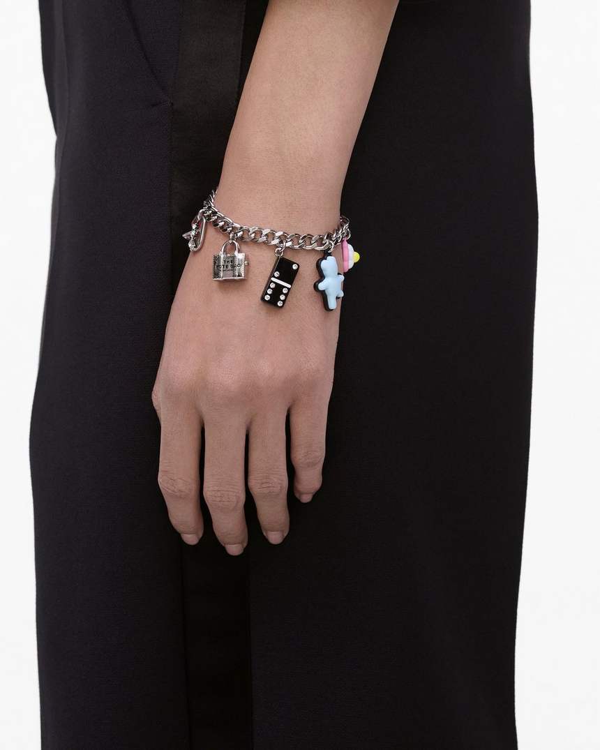 pulseira com pingentes adesivos