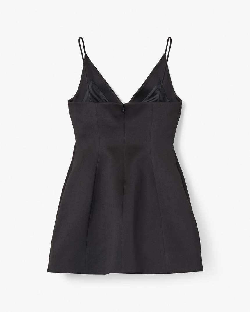 o vestido com laço de cetim