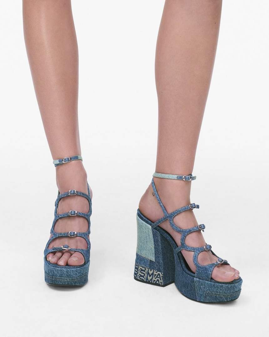 sandália plataforma kiki em jeans desconstruído