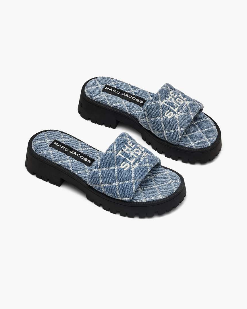 o chinelo de denim acolchoado com sola tratorada