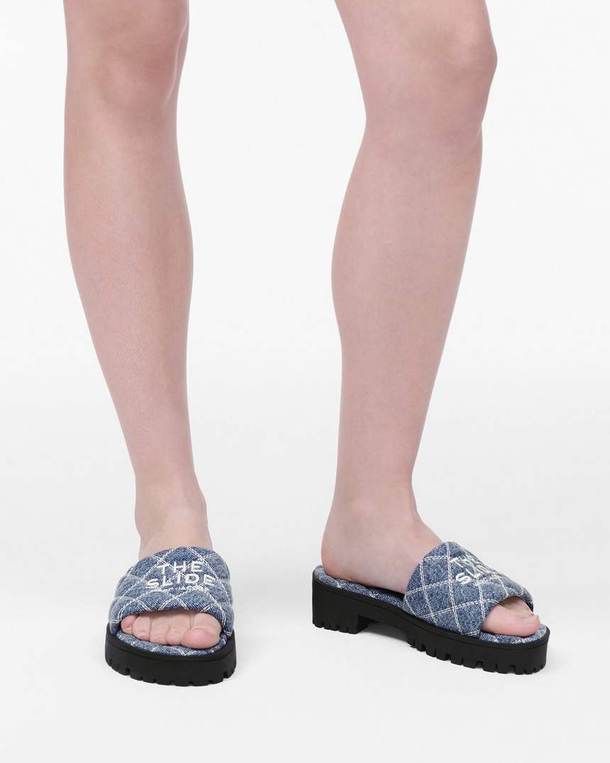 o chinelo de denim acolchoado com sola tratorada
