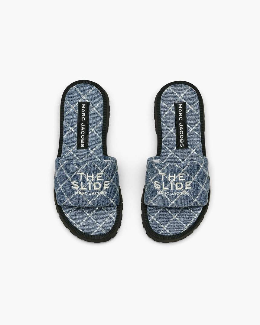 o chinelo de denim acolchoado com sola tratorada