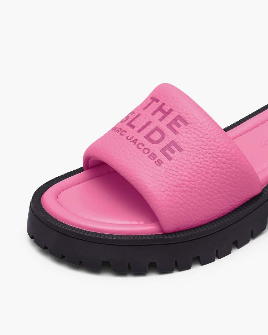 o chinelo com sola tratorada