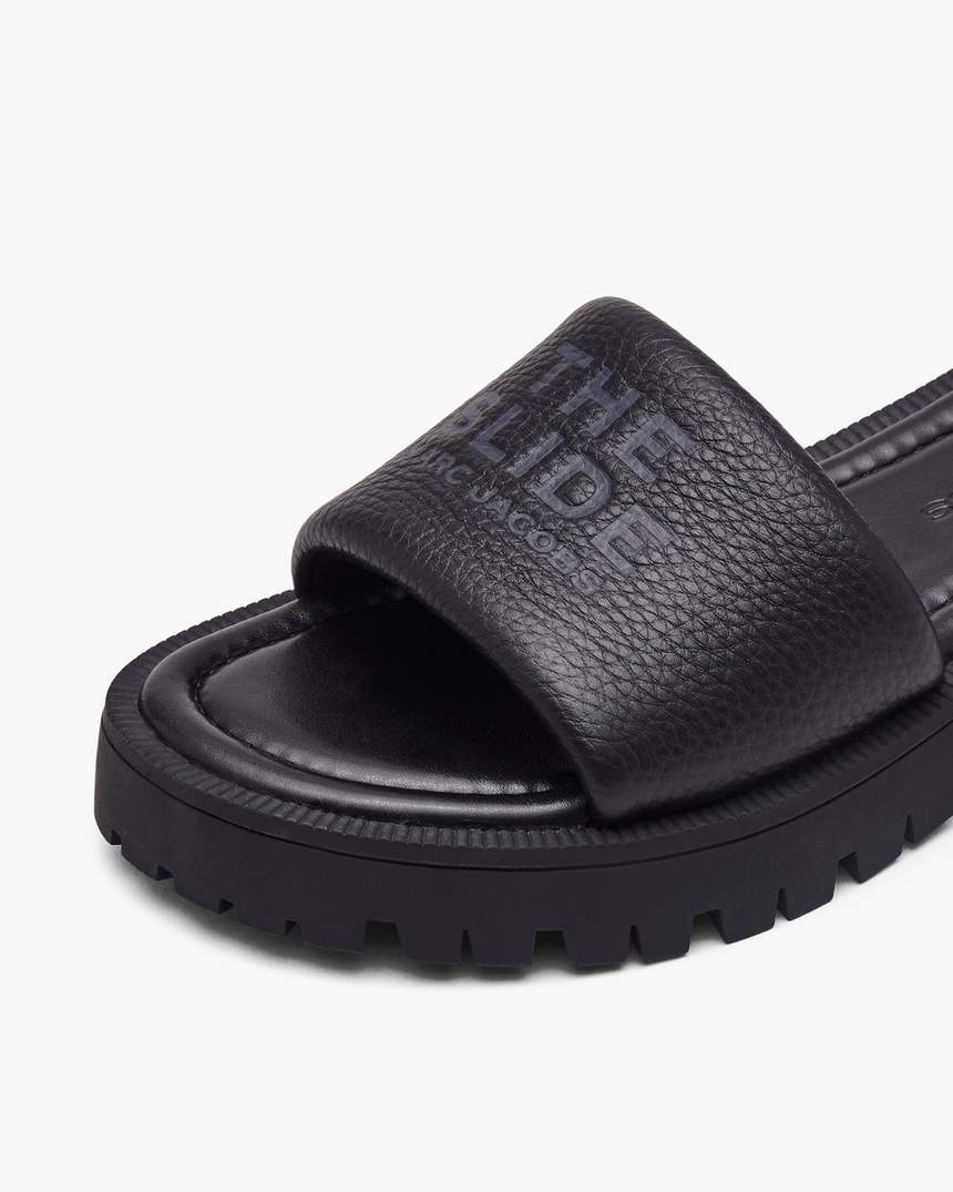 o chinelo com sola tratorada
