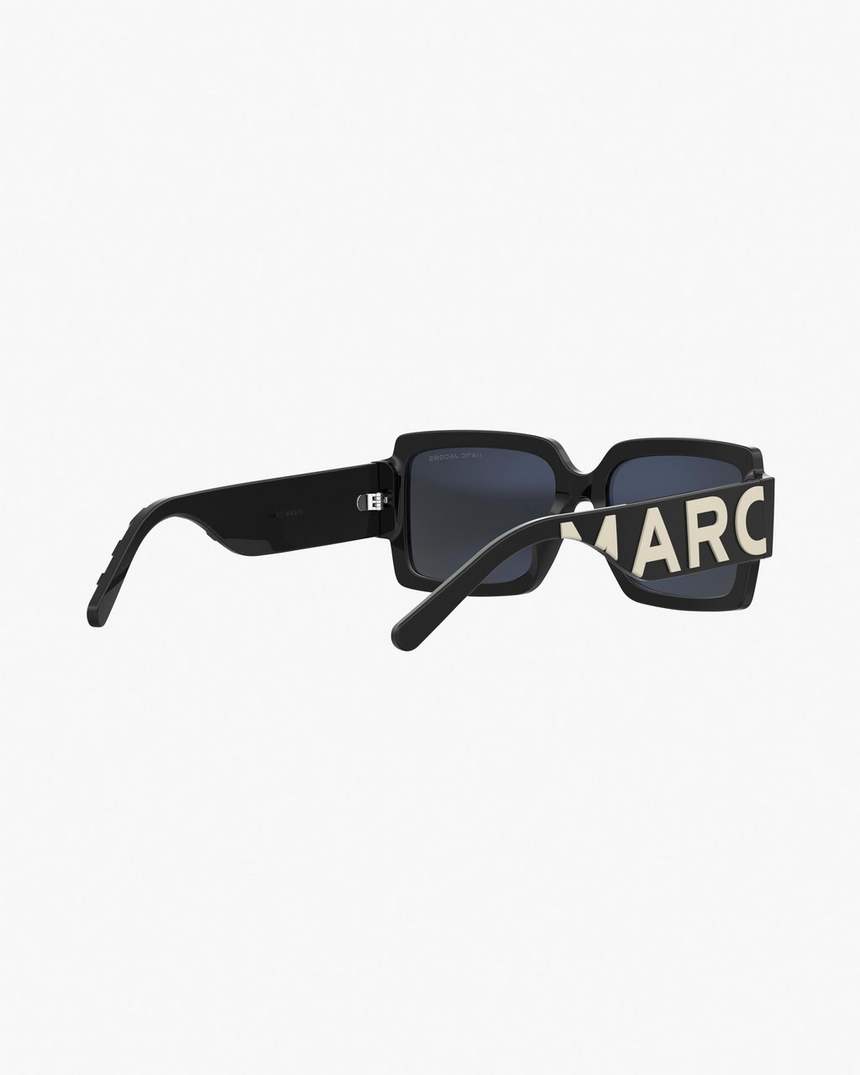 óculos de sol quadrados com logo ousado da marc jacobs
