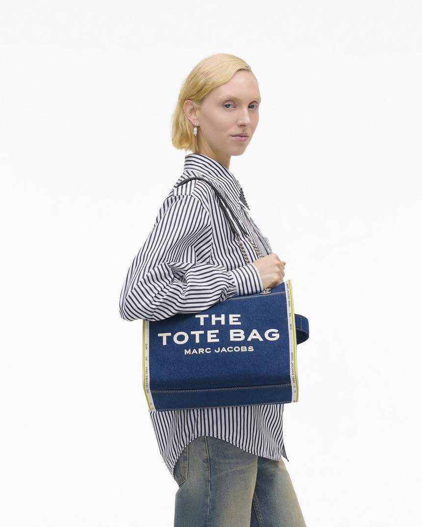 bolsa tote média com corrente em jeans