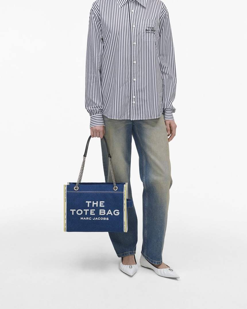 bolsa tote média com corrente em jeans